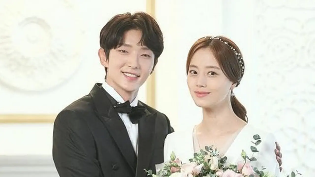 Pernikahan aktor Lee Joon Gi dengan Moon Chae-won dalam drama Flower of Evil