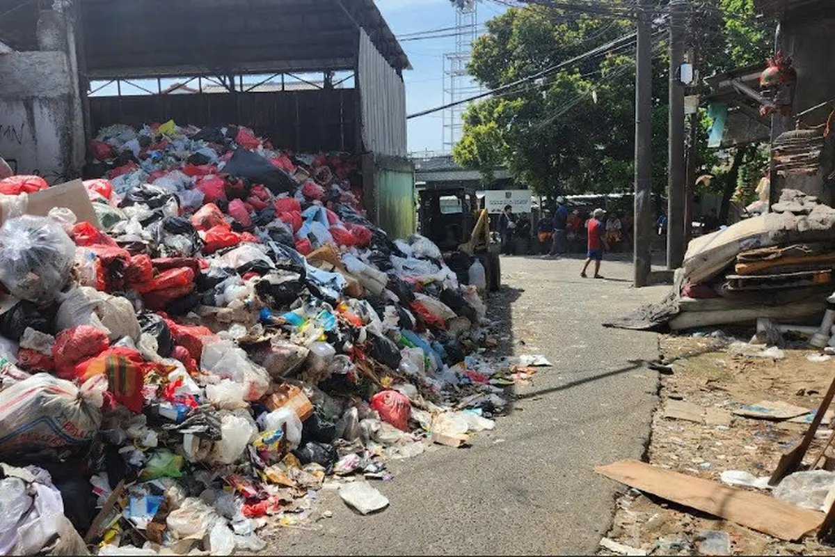 Sampah Depok membeludak