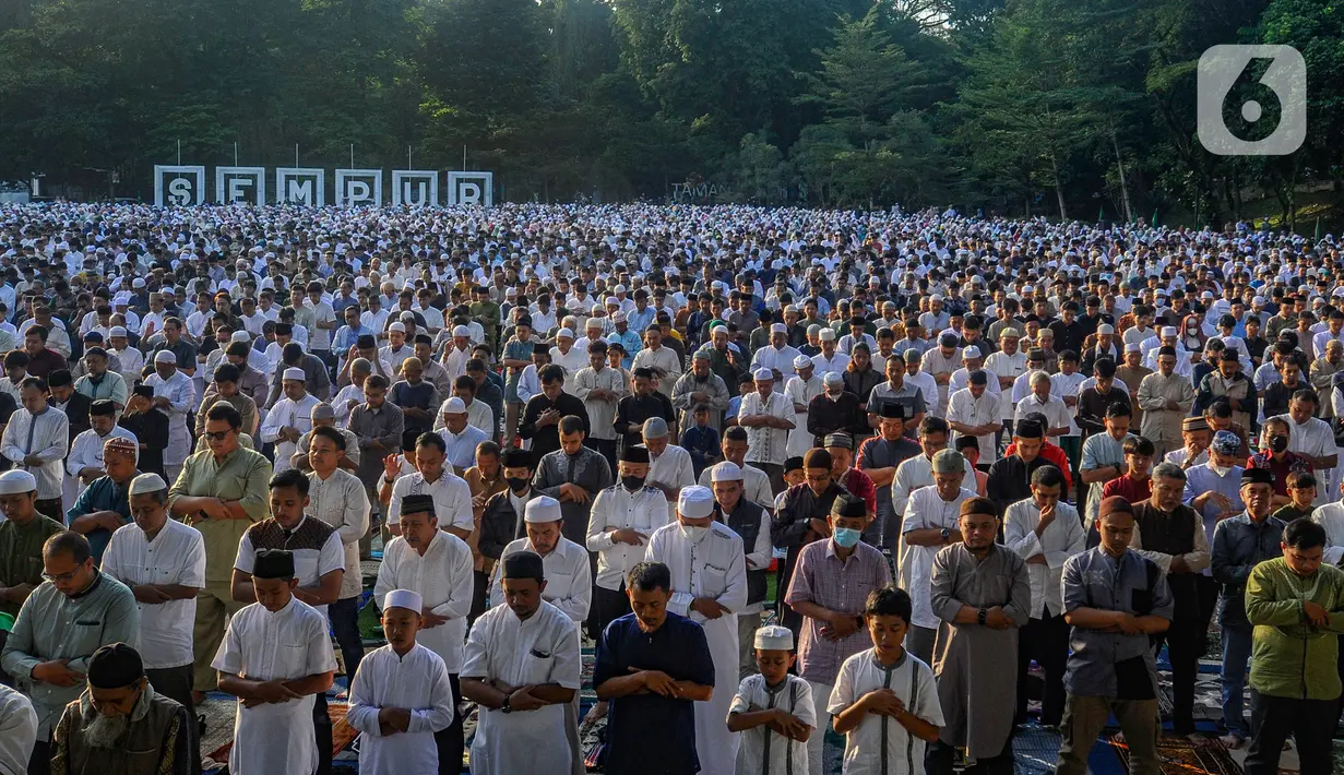 Para jemaah datang berduyun-duyun memadati lokasi tersebut sejak pukul 05.30 WIB. (merdeka.com/Arie Basuki)