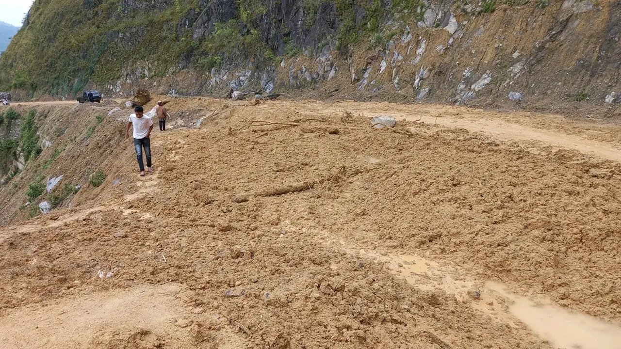 Jalur di Malalak, jalur alternatif Padang-Bukittinggi. (Liputan6.com/ BPBD Sumbar)