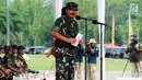 Panglima TNI Marsekal Hadi Tjahjanto memberi sambutan saat memimpin Apel Kesiapan Natal, Tahun Baru dan Pemilu 2019, Jakarta, Jumat (30/11). Apel diikuti 50.000 personel dari AD, AL, AU, dan Polri. (Liputan6.com/Johan Tallo)