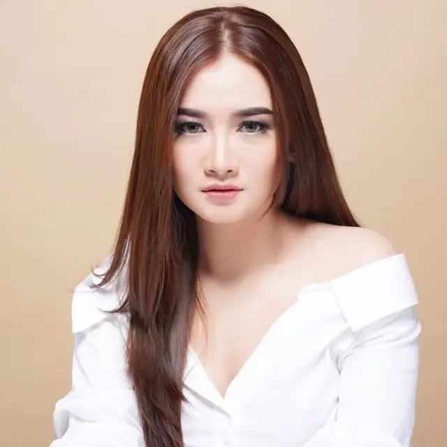 Ganti Nama Panggung Ini 7 Potret Lia Amelia Eks Trio Macan yang Makin Memesona