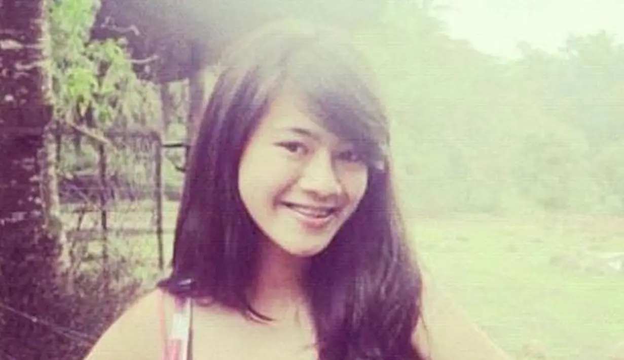 Ini dia foto masa remaja Felicya Angelista yang curi perhatian. Felicya tampil menawan dengan rambut panjang berponi. Foto masa remaja Felicya ini membuktikan istri Caesar Hito memang sudah memesona sedari dulu. (Liputan6.com/IG/felicyaangelista_)