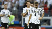 Gelandang Jerman, Thomas Mueller, tampak sedih usai dikalahkan Meksiko pada laga Grup F Piala Dunia di Stadion Luzhniki, Moskow, Minggu (17/6/2018). Jerman kalah 0-1 dari Meksiko. (AP/Victor Caivano)