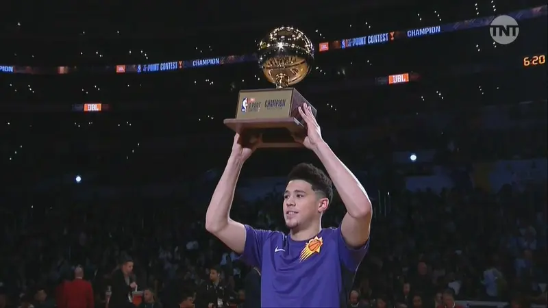 Devin Booker Juara Kontes Tembakan Tiga Angka NBA All-Star 2018