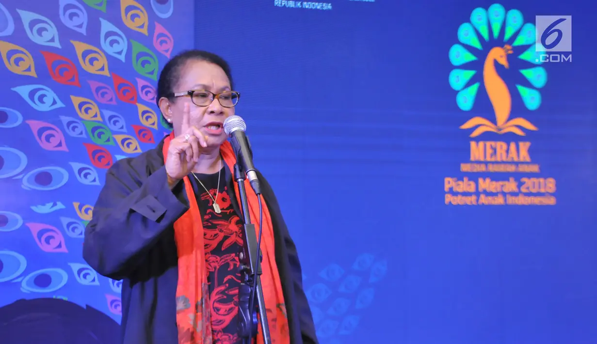 Menteri Pemberdayaan Perempuan dan Perlindungan Anak Yohana Yembise memberikan kata sambutan Malam Penganugerahaan Piala Media Ramah Anak (Merak) 2018, berlangsung di Jakarta Jummat (7/12). (Liputan6.com/Pool/Humas KPPPA)