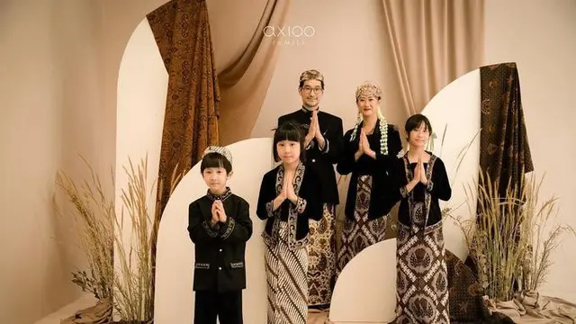 6 Pemotretan Kimbab Family Dalam Balutan Adat Sunda, Semakin Melokal
