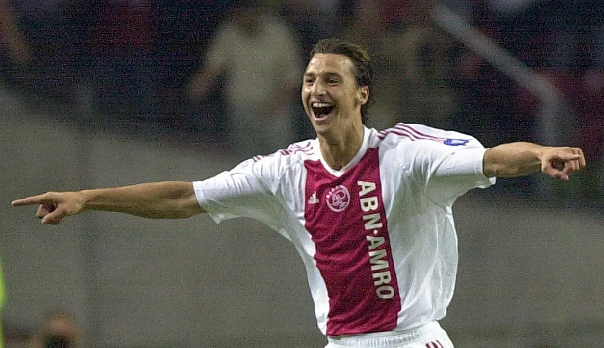 Zlatan Ibrahimovic bergabung bersama Ajax pada tahun 2001 hingga 2004 dan mengantarkan Ajax meraih juara pada tahun 2001/2002 dan 2003/2004. (AFP/Pascal George)