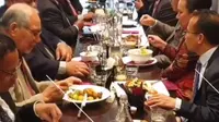Jamuan makan siang Tantowi Yahya dengan sejumlah kepala perwakilan negara-negara Pasifik. (dok. Instagram @tantowiyahyaofficial/https://www.instagram.com/p/CCVOLnWjaqT/Dinny Mutiah)
