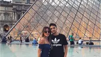 Kezia Toemion dan Bambang Aditya Trihatmanto, saat liburan di Paris. (dok.Instagram @keziatoemion/https://www.instagram.com/p/BWOgCAxgNHM/Henry