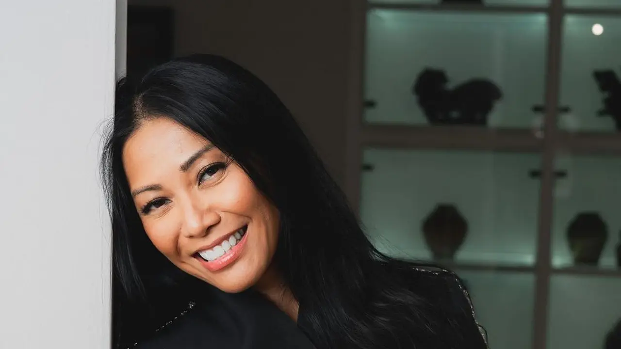 Pesona Ayu Khas Perempuan Indonesia dari Anggun C Sasmi dan Maudy Ayunda yang Bakal Main Film Bareng