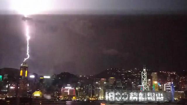 Detik Detik 10 000 Petir Menyambar Hong Kong Global Liputan6 Com