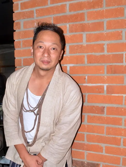 "Kebanyakan pelacur (pelan pelan curhat) yah. Kita semua saling curhat bahkan kita semua gak misah. Kita proses bareng dan karakternya sama," kata Ringgo Agus Rahman di CGV Blitz, Grand Indonesia, Jakarta Pusat, Senin (31/7). (Adrian Putra/Bintang.com)