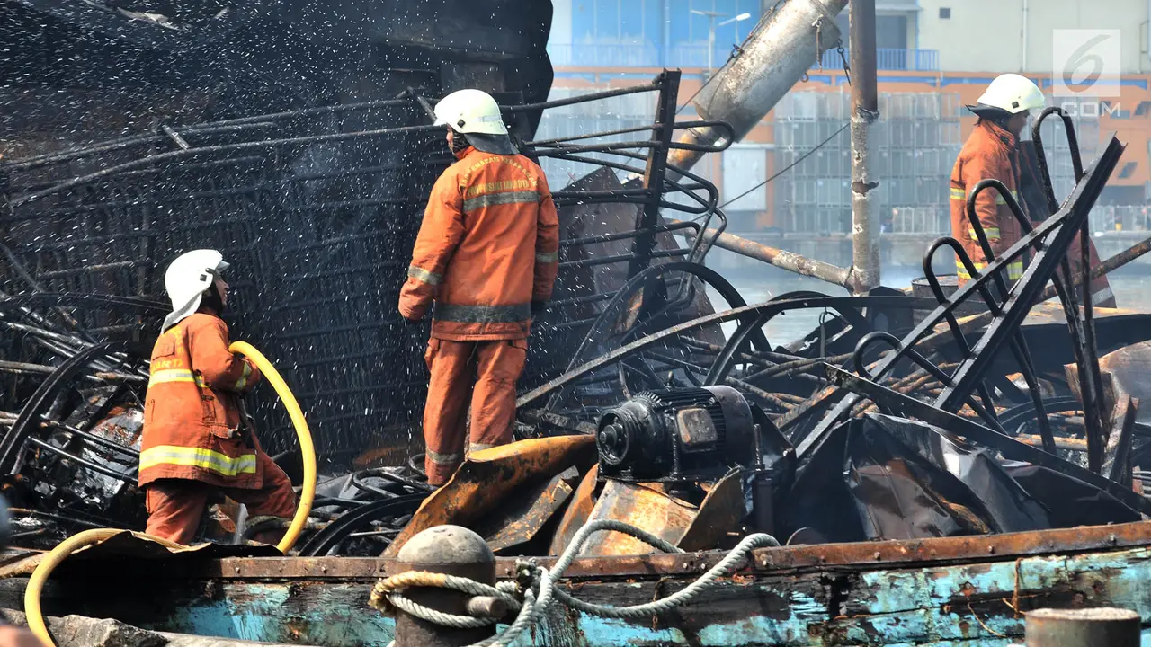 Kondisi Kapal-Kapal di Muara Baru Usai Dilalap Api