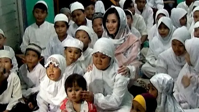 Asty Ananta Rayakan Ulang Tahun Bersama Anak Yatim