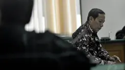 Majelis Hakim menilai Tafsir terbukti bersalah melakukan korupsi dalam pengadaan dan pemasangan Informasi Teknologi (IT) Perpustakaan Pusat UI tahun 2010-2011, Jakarta, Rabu (3/12/2014). (Liputan6.com/Miftahul Hayat)