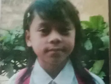 Pelantun lagu Bismillah Cinta ini saat SD curi perhatian. Kalemnya sosok Lesti Kejora ini sudah terlihat saat ia menjadi murid sekolah dasar. Tak ayal foto lawas Lesti ini berhasil tuai atensi dari para penggemarnya. (Liputan6.com/IG/@lestykejora)