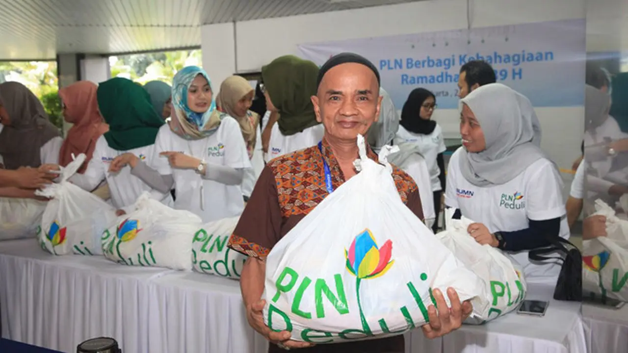 PLN Berbagi 20.000 Paket Sembako untuk Kaum Dhuafa di Jabodetabek