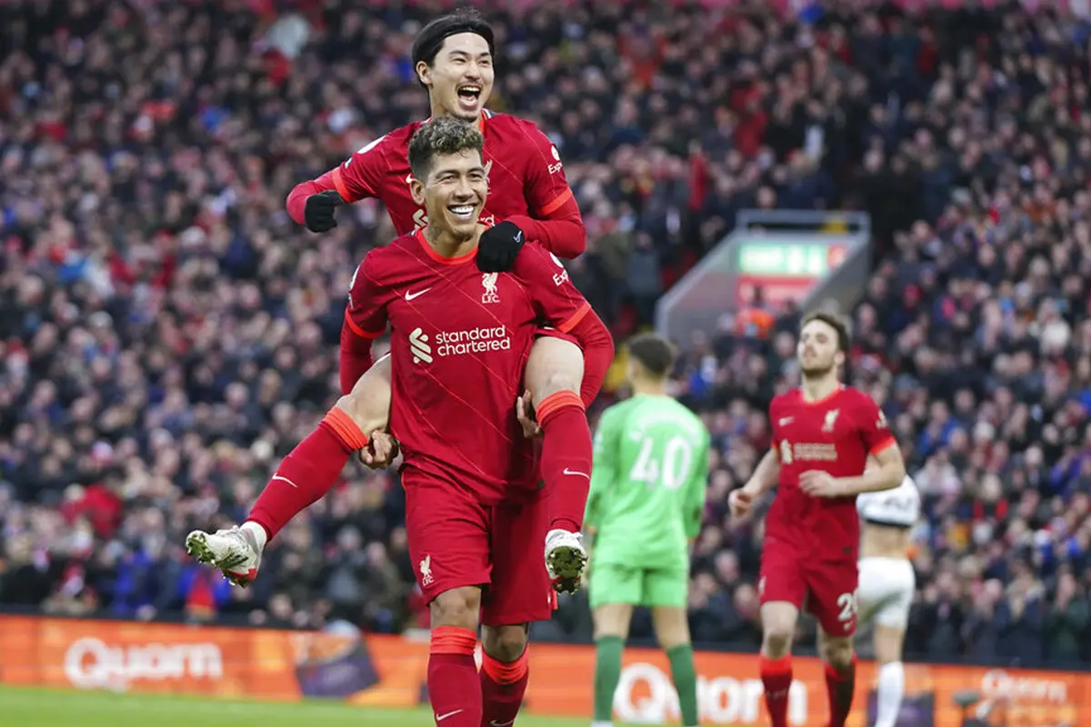 FOTO: Liverpool Salip Chelsea Usai Bantai Brentford 3-0