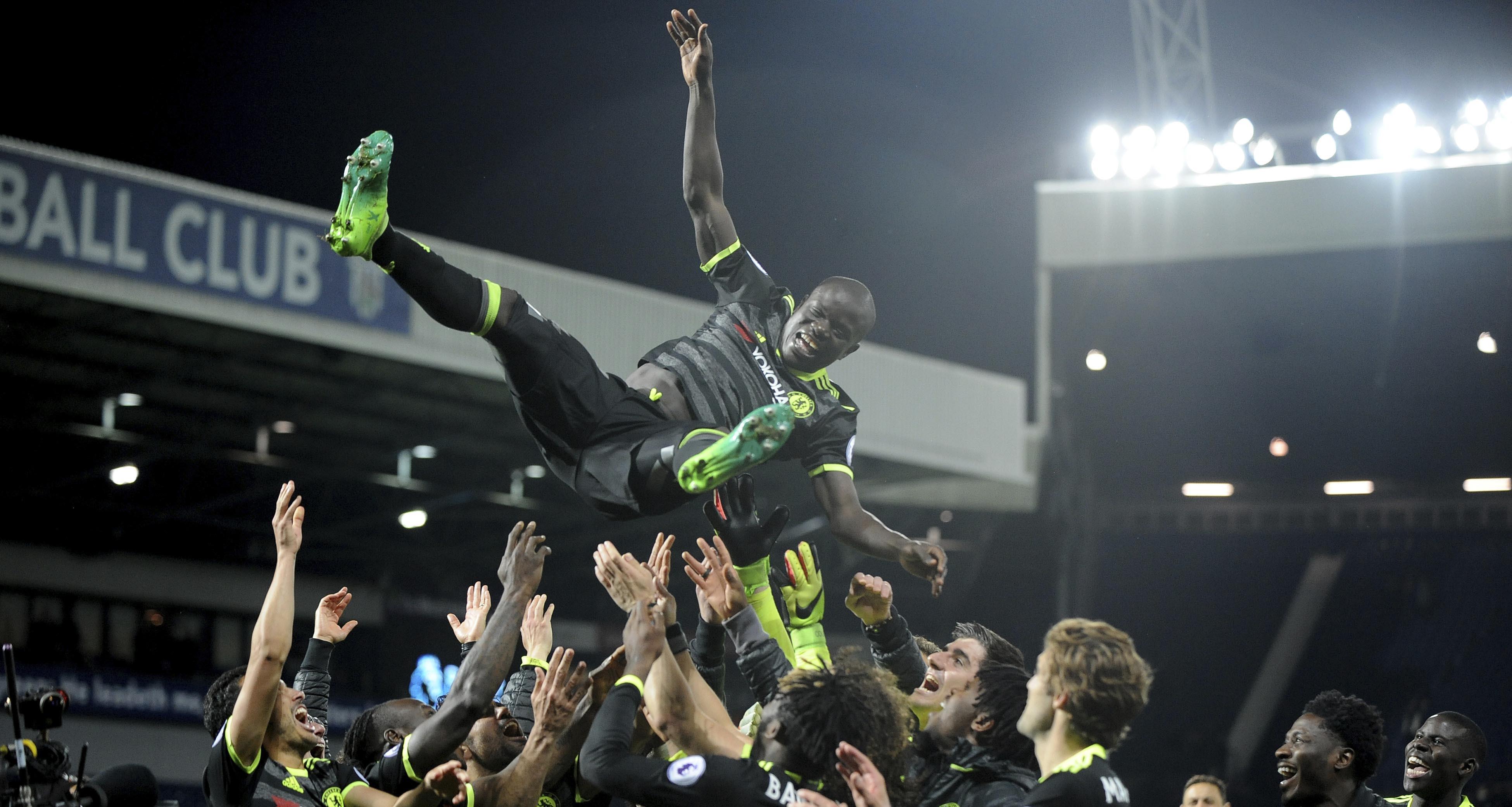 N'Golo Kante dua musim berturut-turut menjadi juara Premier League dengan klub yang berbeda. (AP/ Rui Vieira)