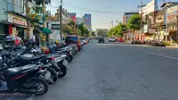 Titik parkir di tepi jalan umum sepanjang Kayutangan Heritage Malang bermunculan seiring penataan kawasan ini oleh Pemerintah Kota Malang (Liputan6.com/Zainul Arifin)&nbsp;