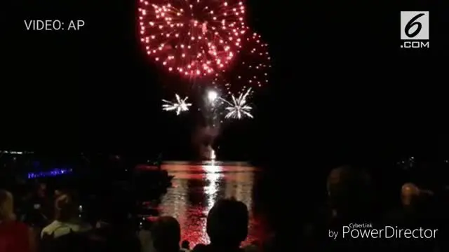 Warga Selandia Baru merayakan tahun baru dengan melihat kembang api