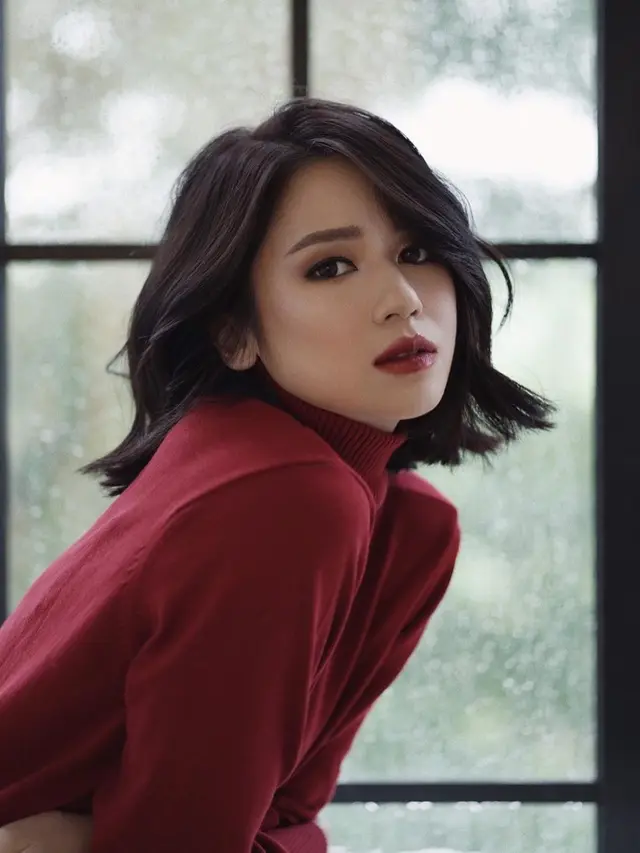 Selalu Tampil Natural, Ini 7 Potret Laura Basuki dalam Makeup Tebal