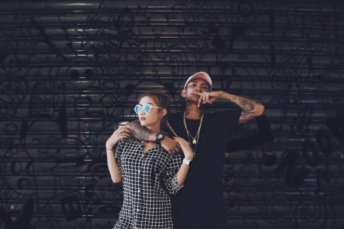 [Bintang] Usai Rekaman Single Kedua, Young Lex Buatkan Awkarin Lagu Ketiga