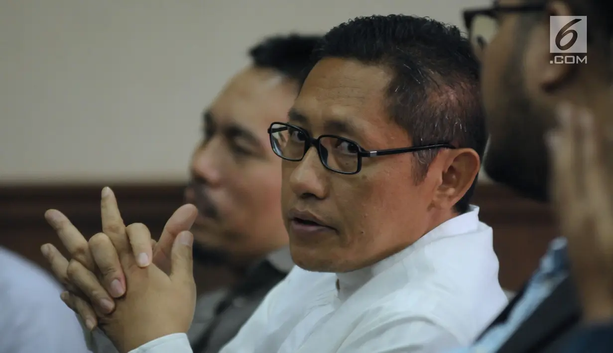 Anas Urbaningrum jelang mengikuti sidang perdana pengajuan PK kasus korupsi dan pencucian uang proyek P3SON Hambalang di Pengadilan Tipikor, Jakarta, Kamis (24/5). Sebelumnya, MA menolak kasasi yang diajukan Anas. (Liputan6.com/Helmi Fithriansyah)