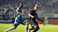 Zulfin Zamrun, klubnya Persela terus mencatat hasil buruk di sejumlah laga uji coba menjelang ISC 2016. (Bola.com/Romi Syahputra).
