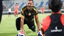 Tawa Andritany Ardhiyasa di latihan terakhir Persija Jakarta jelang laga melawan Madura United yang digelar di Stadion Gelora Madura Ratu Pamelingan, Pamekasan, Jumat (23/10/2025).