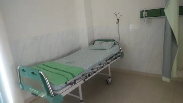 Salah satu penampakan ruangan isolasi penyakit hepatitis akut yanh dipersiapkan di RSUD dr R Soetijono Blora. (Liputan6.com/ Ahmad Adirin)