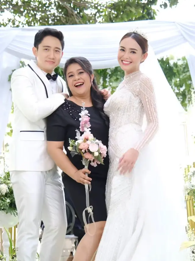 5 Potret Amanda Manopo Berbalut Gaun Pengantin, Anggun Menawan Jadi Bahan Perbincangan (credit: instagram.com/amandamanopo)