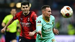 Bermain kandang, AC Milan sukses melumat SK Slavia Praha dengan skor 4-2. (GABRIEL BOUYS/AFP)