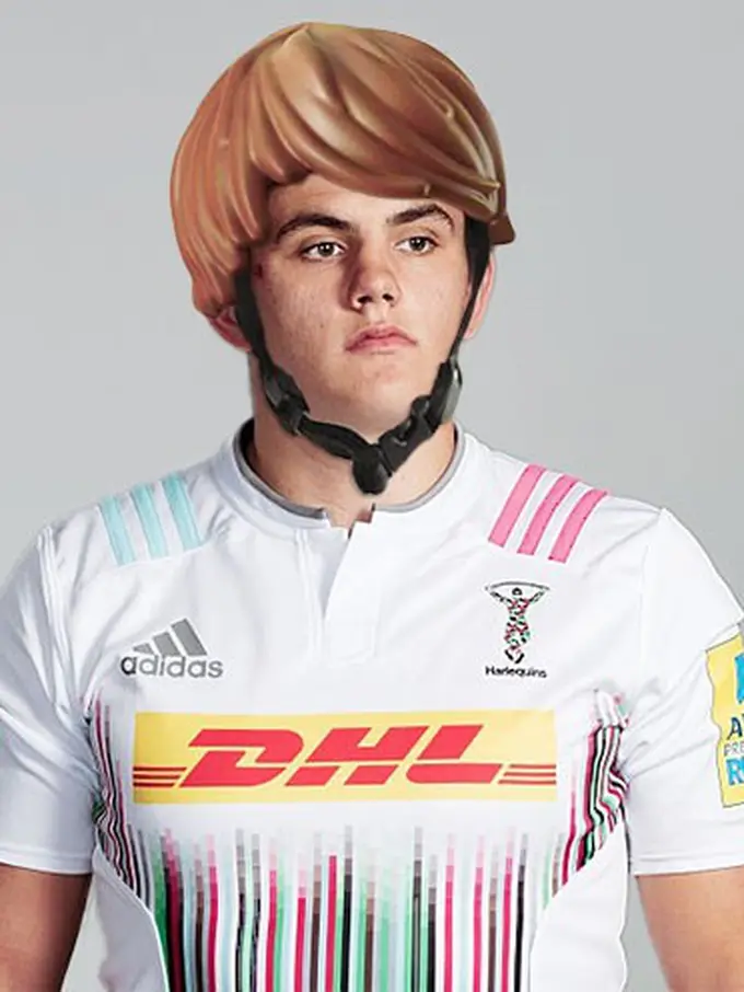 [Bintang] Kocak! Pakai Helm LEGO Ini Bikin Kamu Jadi Kayak Justin Bieber!