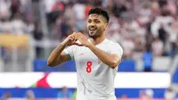 Empat gol tercipta dalam pertandingan ini melalui dua gol Elijah Just untuk Selandia Baru serta gol Ramin Rezaeian dan Mohammad Mohebi untuk Iran. (AP Photo/Mark J. Terrill)