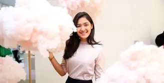 Sebagai seorang selebriti, pesinetron Cut Syifa juga tak ketinggalan dengan trend busana. Apalagi, public figure gaya busananya sering diikuti oleh para penggemarnya. (Nurwahyunan/Bintang.com)