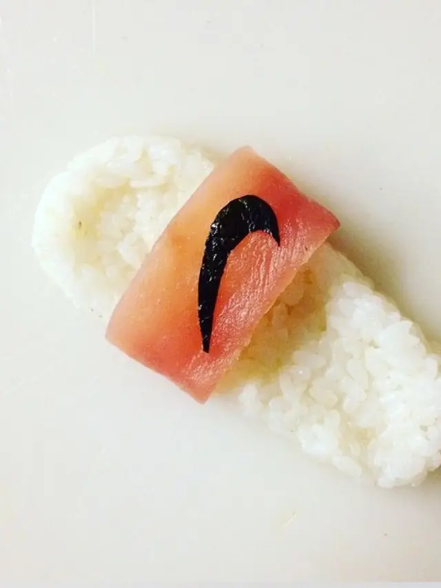 8 Potret Bentuk Sushi Ini Unik Banget, Bikin Sayang Dimakan