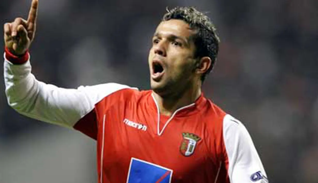 Selebrasi gol striker SC Braga asal Brazil, Matheus Nascimento, ke gawang Arsenal di penyisihan Grup H Liga Champions di Municipal Stadium, 23 November 2010. Braga unggul 2-0. AFP PHOTO / MIGUEL RIOPA 