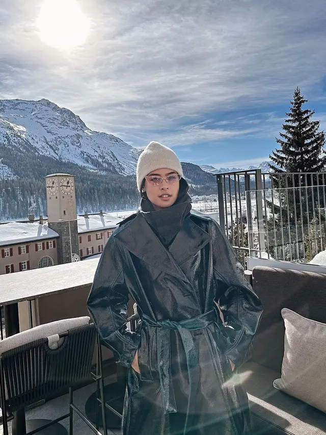 Maudy Ayunda kenakan leather coat (Instagram/maudyayunda)