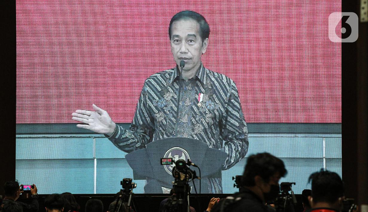 Presiden Joko Widodo atau Jokowi menyampaikan paparan usai pembukaan Rakernas II PDIP di Jakarta, Selasa (21/6/2022). Rakernas PDIP kali ini mengusung tema 'Desa Kuat, Indonesia Maju dan Berdaulat'. (Liputan6.com/Faizal Fanani)