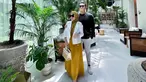 Beberapa hari lalu, Syahrini mengucapkan selamat menunaikan ibadah puasa untuk followers Instagram-nya. Pelantun lagu 'Sesuatu' itu juga mengunggah sejumlah foto kebersamaan dengan Reino Barack dan beberapa keluarga. Namun, netizen salah fokus dengan salah satu komentar yang menyebutnya bumil. (Liputan6.com/IG/@princessyahrini)