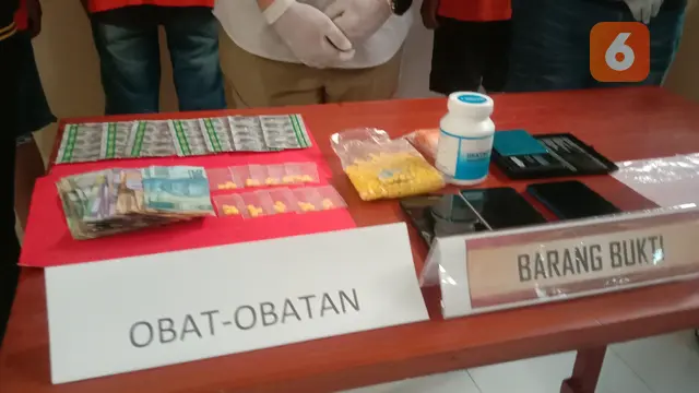 Barang Bukti Sabu Dan Obat Keras. (Jumat, 11/11/2022). (Yandhi Deslatama/Liputan6.com).