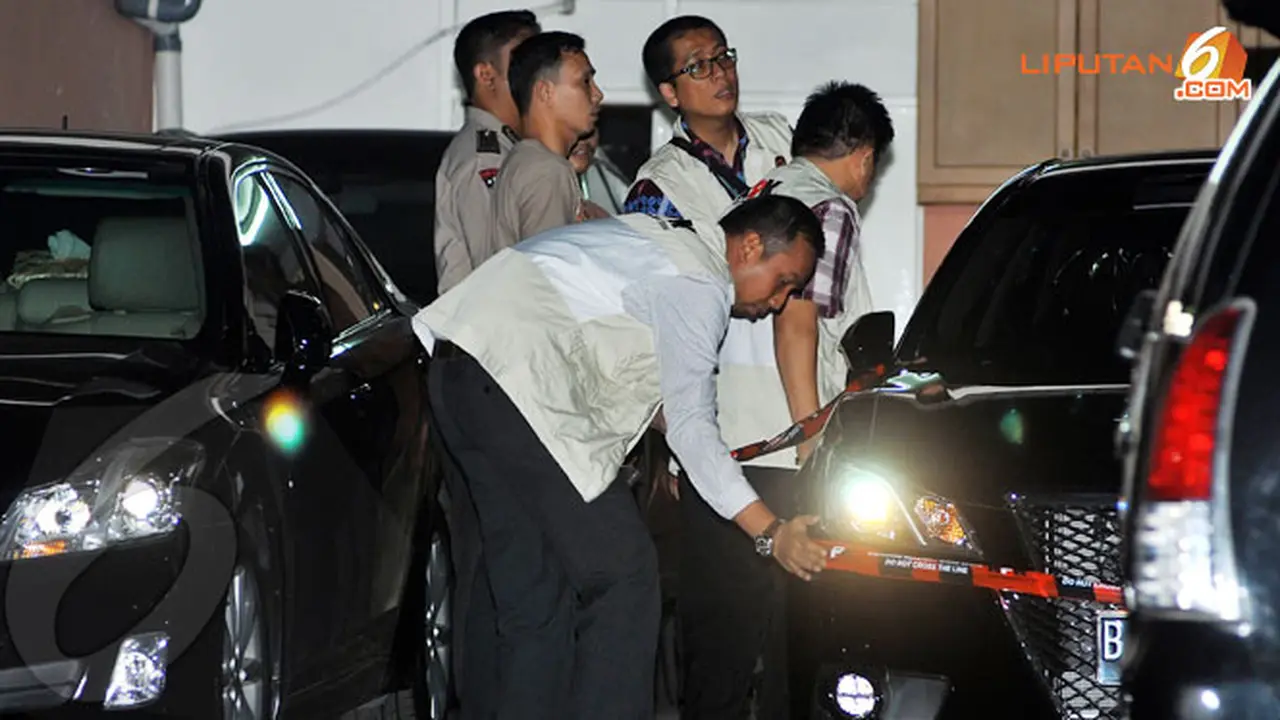 2-kpk-segel-mobil-mewah-131004b.jpg