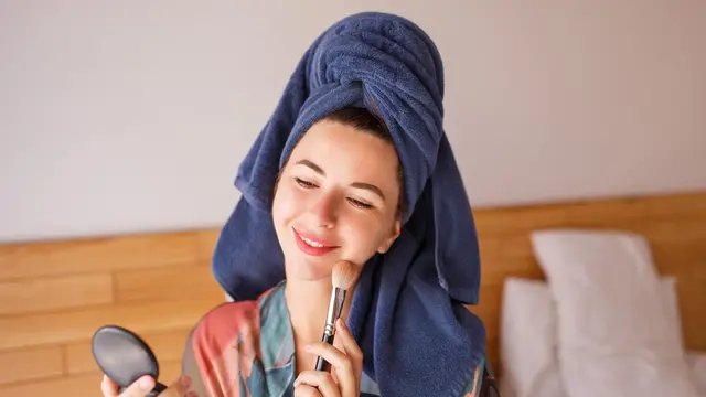 Beberapa produk utama untuk mendapatkan hasil makeup yang fresh