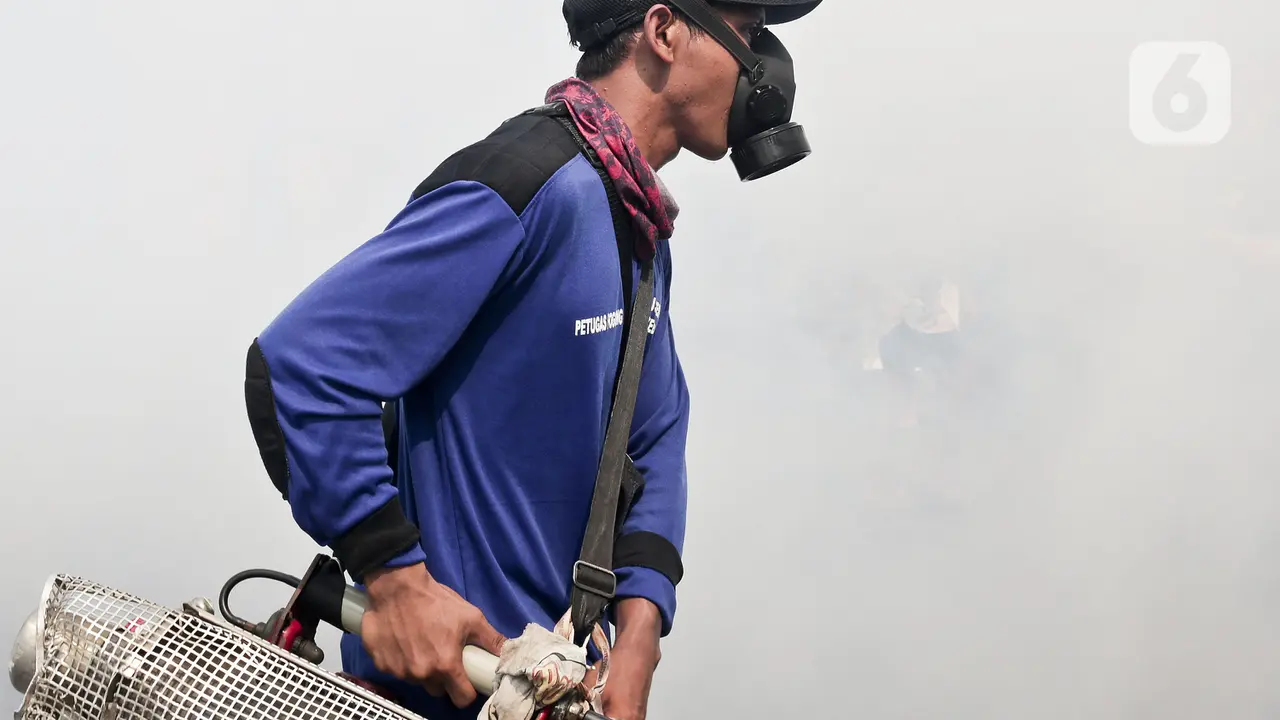 FOTO: Membasmi Nyamuk Demam Berdarah Dengue