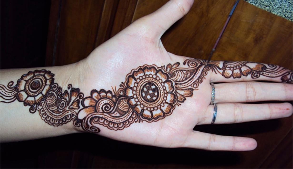 Gambar Hiasan Tangan Henna MODELEMASTERBARU