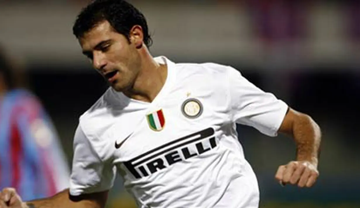 Inter Milan's midfielder Dejan Stankovic celebrates after scoring against Catania during their Serie A match on January 28, 2009 at Massimino Stadium on January 28, 2009. AFP PHOTO/MARCELLO PATERNOSTRO