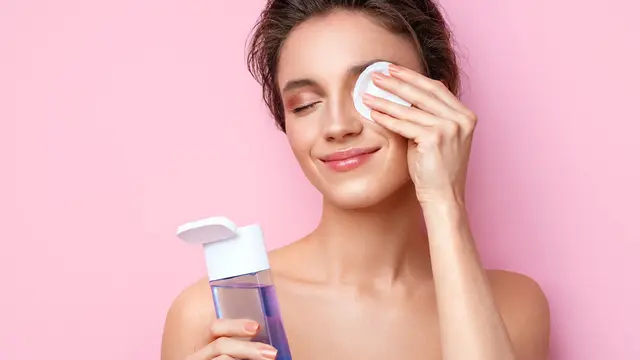 Tips Menghapus Makeup Mata agar Wajah Bersih Optimal