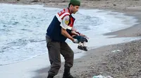 Jasad Aylan Kurdi ditemukan di pesisir pantai Turki. Fotonya mengguncang dunia (Reuters)